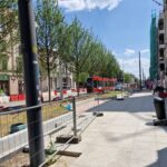 Ulica Warszawska w Katowicach się zazielenia. Są już drzewa, będzie ich więcej. Znikają miejsca parkingowe