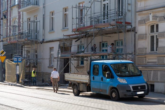 Trwa modernizacja kamienicy przy Gliwickiej 4_fot. KAW