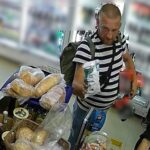 Mężczyzna w Katowicach podbiegł do kobiety, wyrwał jej telefon i uciekł. Szuka go policja