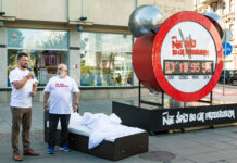 Wielki budzik pojawił się na placu Kwiatowym. Przypominają o wyborach. „Nie śpij, bo Cię przegłosują”