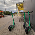 Koniec z chaosem? Miasto chce poprawić kwestię parkowania hulajnóg elektrycznych. To zmora dla osób niewidomych w Katowicach