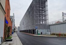 Pustki na parkingu za 23 mln zł. Gadżetomania nie przekonała kierowców