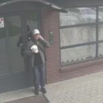 Mieszkanka Katowic dała się oszukać fałszywemu policjantowi. Oddała biżuterię i pieniądze. Straty na 87 tys. zł