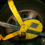 W Katowicach kobieta próbowała odjechać z blokadą założoną na koło, musieli rozcinać ją strażacy