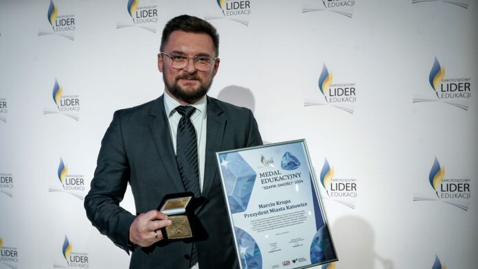 Marcin Krupa, prezydent Katowic odebrał nagrodę Szafir Jakości 2024_fot. KAW