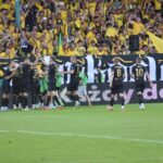 Zrobili to. GieKSa wraca do ekstraklasy!!! Piłkarze i kibice GKS cieszą się