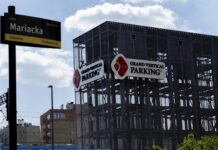 Ludzie ciągle nie chcą korzystać z automatycznego parkingu na ul. Tylnej Mariackiej, pomimo obniżenia cen