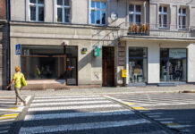 Kolejne lokale na kulturę już niebawem w przestrzeni Katowic witryna lokalu przy ul. Wojewódzkiej 16