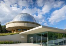 Międzynarodowa Noc Obserwacji Księżyca w Planetarium Śląskim Wejście do Planetarium Śląskiego