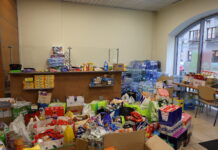 Zbiórki dla powodzian w Katowicach zostały przedłużone. Tir i busy z darami dotarły już z pomocą dla potrzebujących