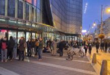 Sklep Lego otwiera się dzisiaj w Katowicach. Ludzie całą noc stali w kolejce. Niektórzy z dziećmi