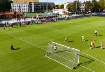 W Kostuchnie wyremontowano boisko za blisko 4,5 mln zł. Ma służyć dzieciom i młodzieży