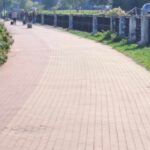 Część ławek nad Rawą zdemontowana. Wieczorami libacje urządzała tam sobie młodzież