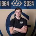 Patryk Wronka znów zagra w GieKSie Patryk Wronka na tle herbu klubu