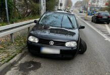 Kierowca zasłabł na ulicy Bytkowskiej i uszkodził samochód. Inni go omijali, pomógł mu policjant