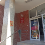 „Śmierć z każdym z wdechem” – mówi mam studentka UŚ. Przed WNS palą na potęgę, ale UŚ palarni nie wyznaczy