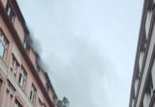 Pożar w centrum Katowic. Interweniowała straż pożarna, wstrzymano ruch tramwajowy