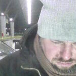 Katowicka policja szuka mężczyzny z nagrania. Chodzi o zakupy przy pomocy znalezionej karty płatniczej