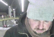 Katowicka policja szuka mężczyzny z nagrania. Chodzi o zakupy przy pomocy znalezionej karty płatniczej