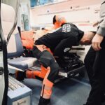 W Katowicach policjanci uczyli ratowników medycznych samoobrony. Powodem agresywni pacjenci