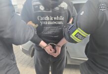 17 i 15-latek z nożem napadali 14 i 13-latka w Katowicach. Zaczęło się od „barw klubowych”