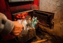 Dotacje, drony i ponad 1000 interwencji straży miejskiej w Katowicach. Coraz mniej kopciuchów w mieście