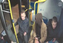 Szukają sprawców uszkodzenia ciała w centrum Katowic. W sumie chodzi o 8 młodych mężczyzn