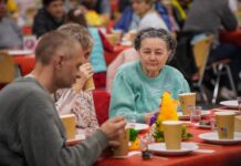Śniadanie Wielkanocne dla Samotnych w Katowicach już nie w MCK, a w namiocie na parkingu