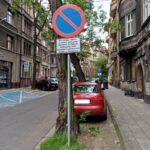 Mandaty sypały się w Katowicach przez cały maj. Kierowcy stawali m.in. na chodnikach, trawnikach, a nawet przejściach dla pieszych