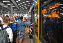 Pociąg Bez Barier Kolei Śląskich ponownie w trasie. 180 dzieci z niepełnosprawnościami pojechało na koncert do Ustronia