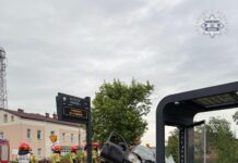 23-latka wjechała w przystanek. Prawdopodobnie zasłabła za kierownicą