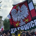 Kilkaset osób na manifestacji, kilkadziesiąt na kontrmanifestacji pomiędzy nimi młodzi adepci szachowi