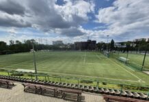 Sparta Katowice z licencją na grę w III lidze! Kibice zobaczą mecze przy Stęślickiego Widok z góry na murawę Sparty Katowice widać miejsca siedzące