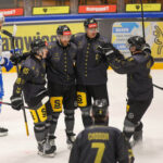 Trzech liderów zostaje w GieKSie! hokeiści GieKSy cieszą się ze zdobytej bramki