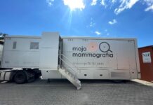 Od chorób nie ma wakacji. Zadbaj o zdrowie Bus do mammografii z napisem "moja mammografia"