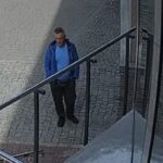 Policja poszukuje sprawcy zniszczenia mienia w Katowicach. Opublikowano jego wizerunek
