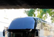 Ulica Francuska zablokowana. Autobus nie zmieścił się pod wiaduktem