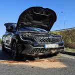 Uwaga kierowcy! Dachowanie na zjeździe z A4. Utrudnienia w ruchu