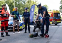 „Myśl głową – noś kask”. W Katowicach odbyła się konferencja o bezpieczeństwie rowerzystów i użytkowników hulajnóg