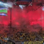 GieKSa bez szans w derbach z Górnikiem. Kuriozalny samobój Kuuska Kibice GKS-u w kłębach dymu