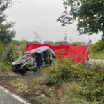 Auto uderzyło w drzewo i spłonęło. Kierowca nie żyje