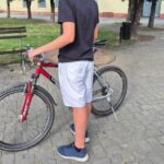 Rozbój na skwerze. 41-latka uciekła na skradzionym rowerze