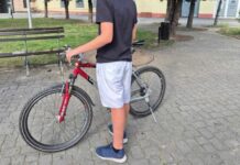 Rozbój na skwerze. 41-latka uciekła na skradzionym rowerze