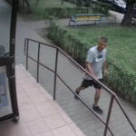 Policja publikuje wizerunek sprawcy kradzieży z mieszkania