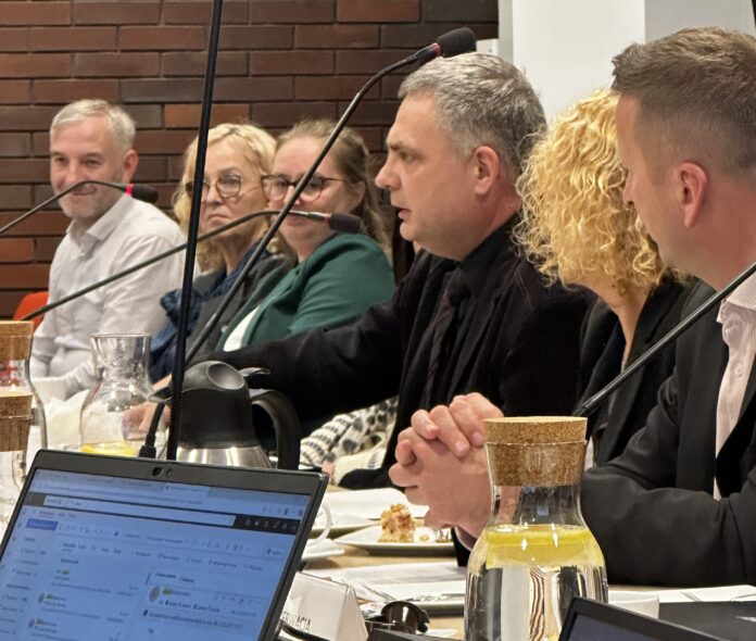 rada miasta radni podczas posiedzenia komisji Rady Miasta