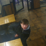 Brutalny atak na ul. Mariackiej w Katowicach. Policja publikuje wizerunek podejrzewanego