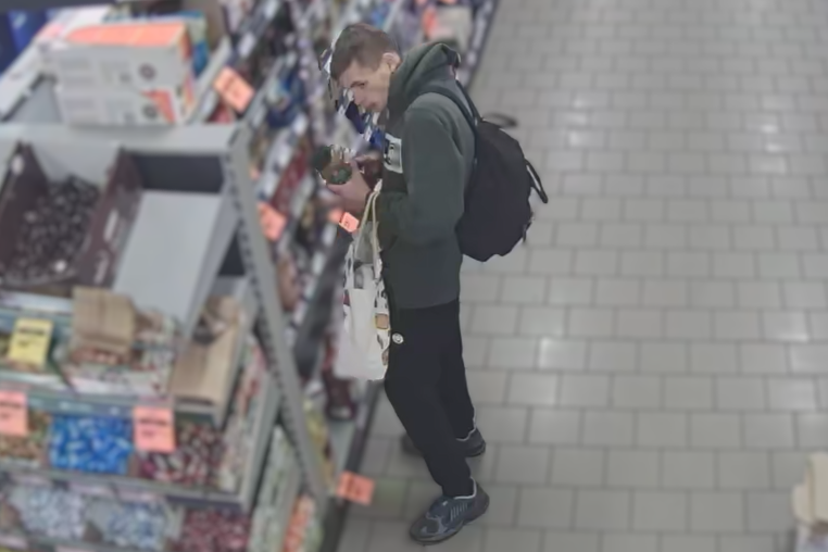 Podejrzany o kradzież na nagraniu. Rozpoznajecie go?