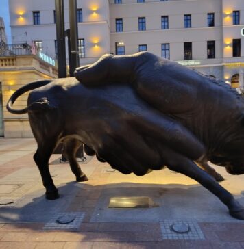 100 tys. zł na Kocura to za dużo, ale na „byka” i Beboki – jakoś nikt nie oszczędza Rzeźba Byka na dworcowej