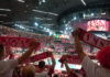 Katowice współgospodarzem siatkarskich MŚ 2027. Spodek znów na mapie mundialu Ludzie z szalikami w spodku