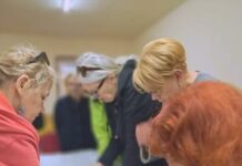 Plan ogólny miast. Jeśli mieszkańcy nie zabiorą głosu, zrobią to inwestorzy Ludzie pracujący przy kartce papieru